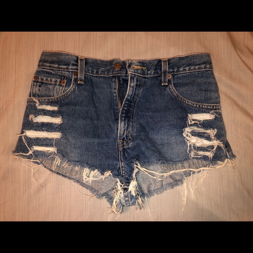 levi’s distressed shorts
